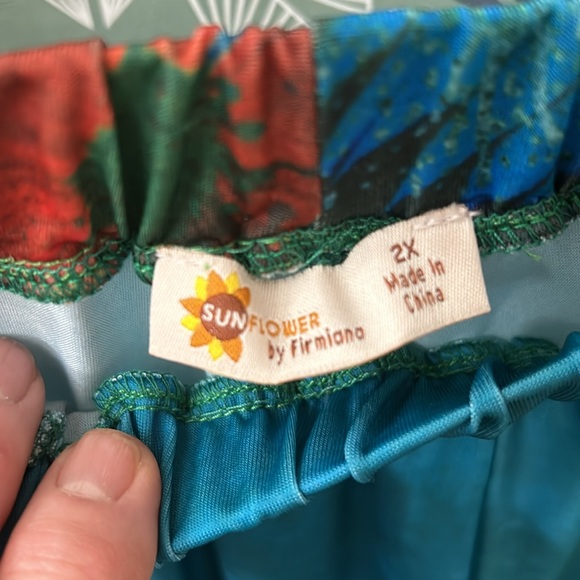 NWOT Two piece summer fun. Tunic with matching capri. Perfect condition. 1X - Picture 8 of 11